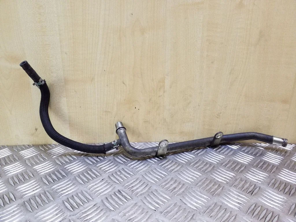 Engine coolant pipe/hose
