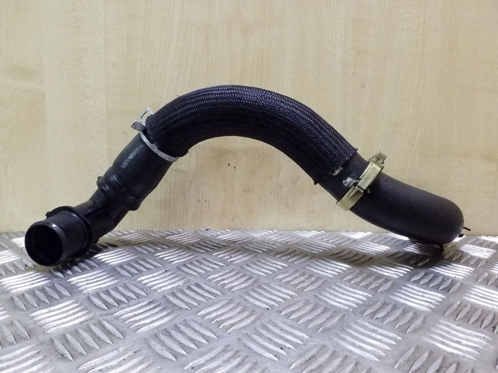 Engine coolant pipe/hose