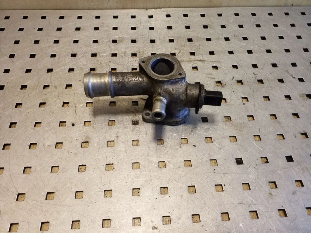 Engine coolant pipe/hose 038121133A