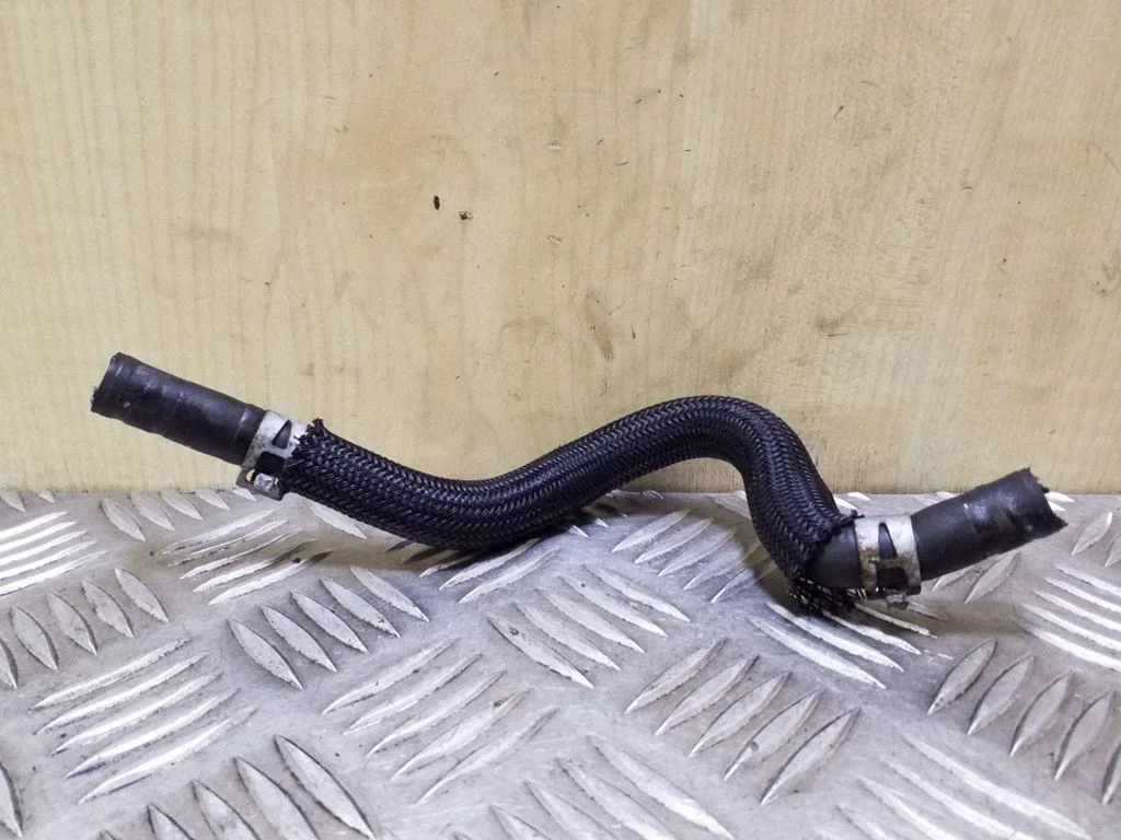 Engine coolant pipe/hose