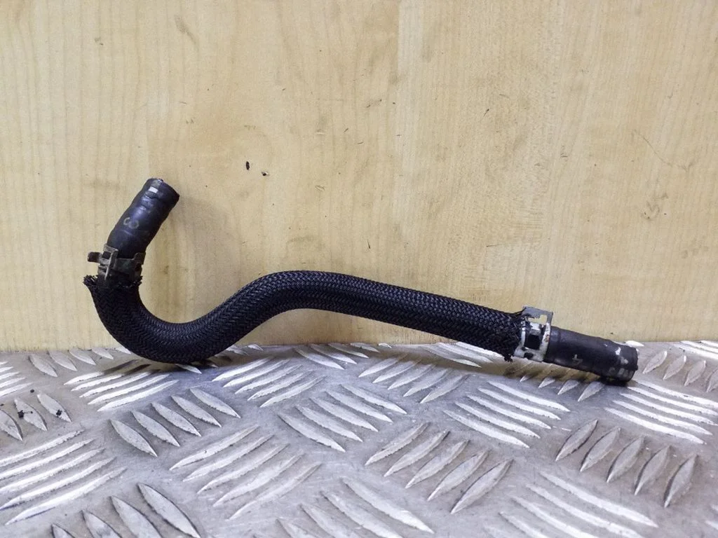 Engine coolant pipe/hose