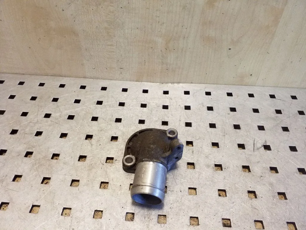 Engine coolant pipe/hose