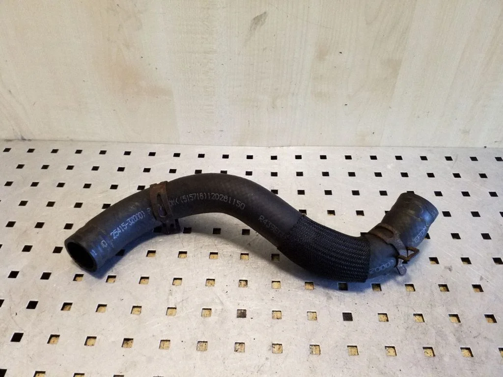 Engine coolant pipe/hose
