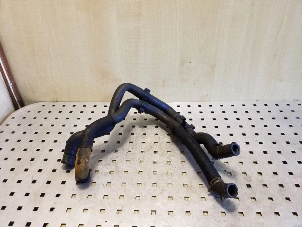 Engine coolant pipe/hose – Renault Trafic II (X83) (2001-2014)