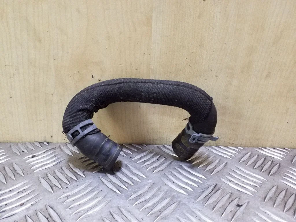 Engine coolant pipe/hose