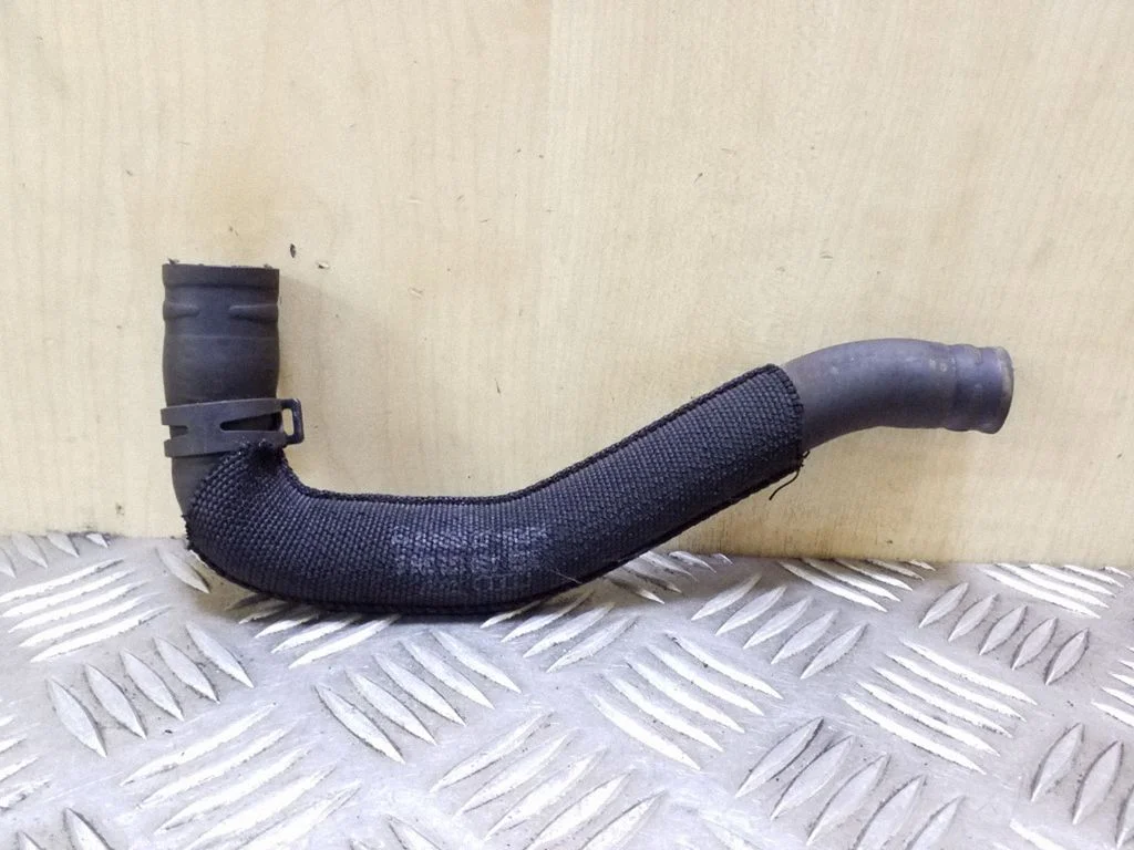 Engine coolant pipe/hose