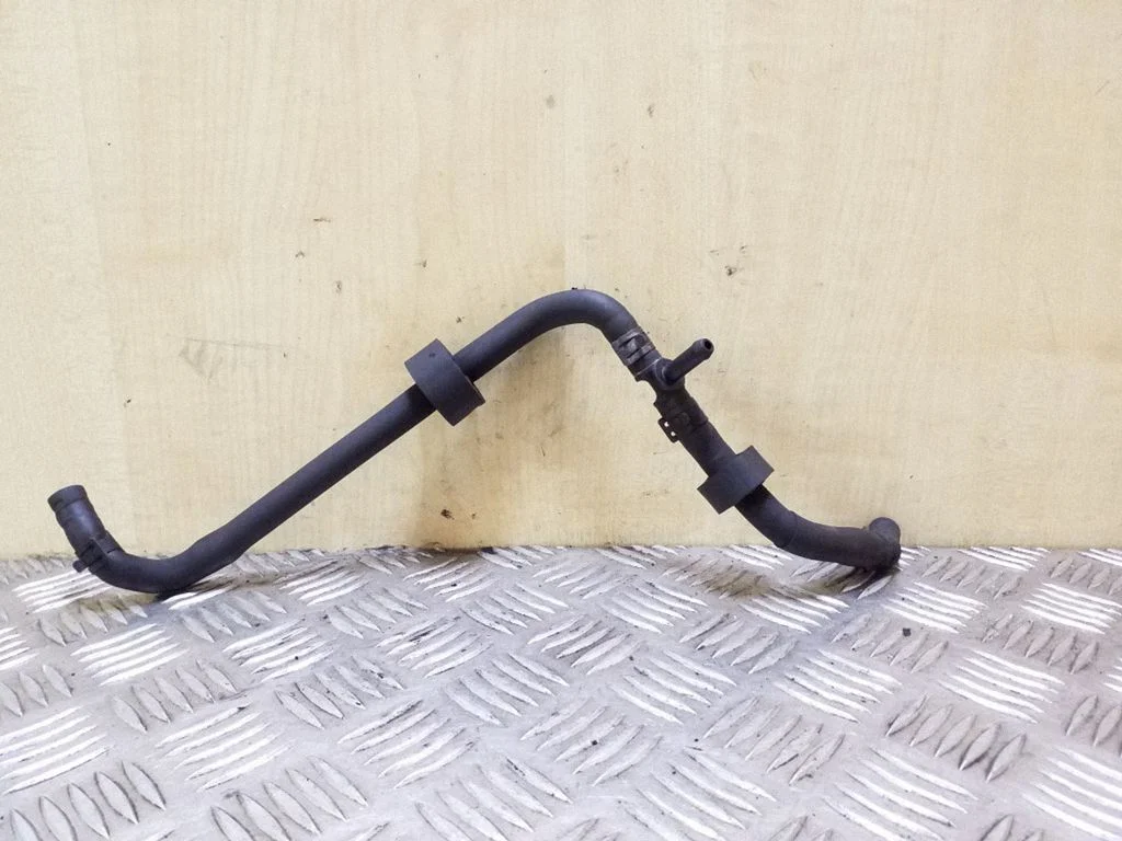 Engine coolant pipe/hose
