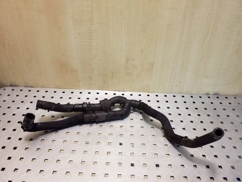Engine coolant pipe/hose