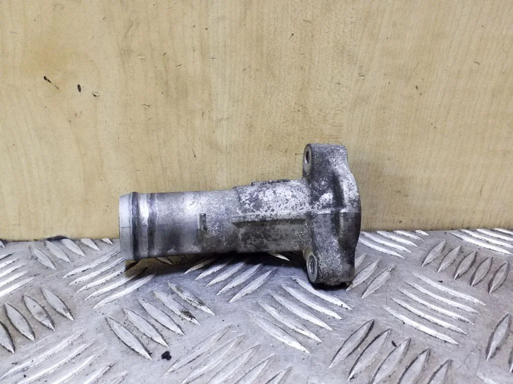 Engine coolant pipe/hose
