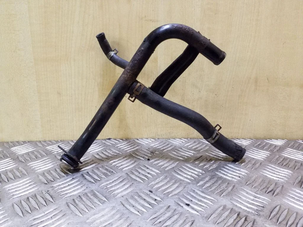 Engine coolant pipe/hose