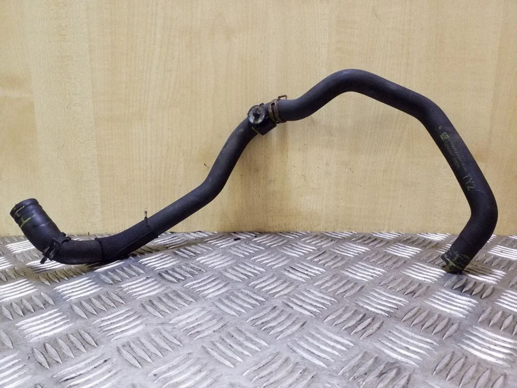 Engine coolant pipe/hose
