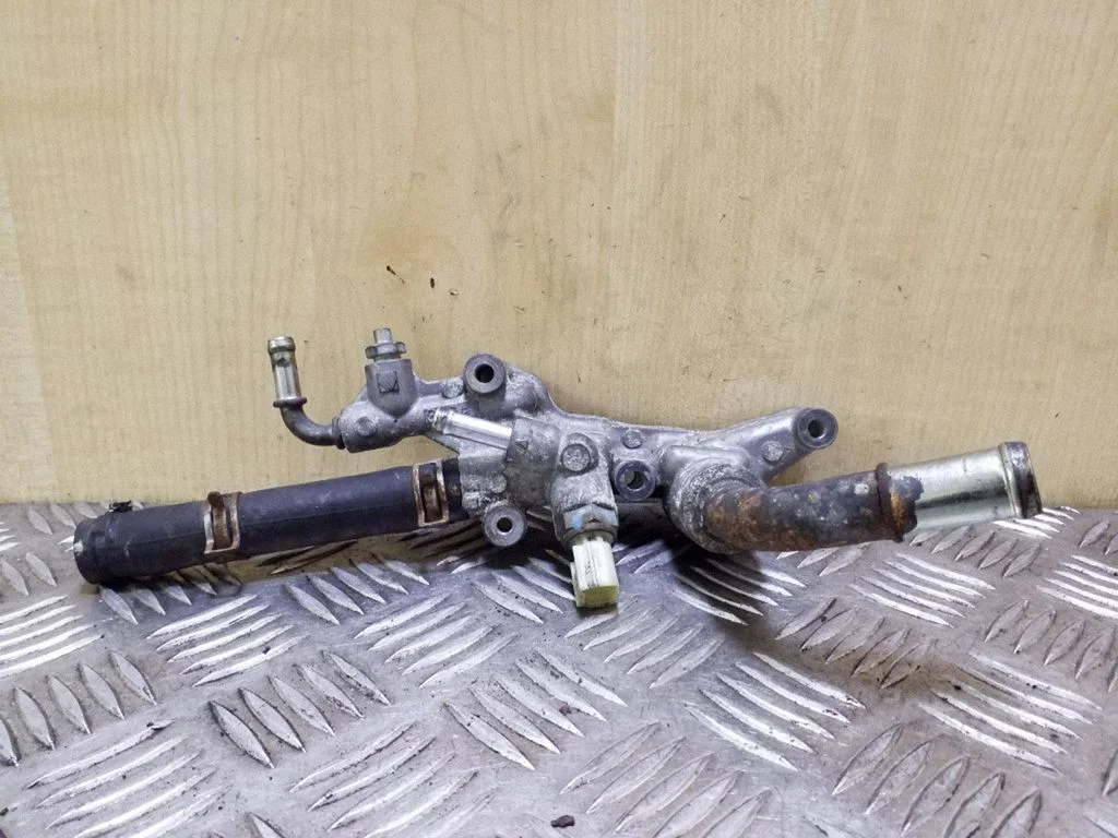 Engine coolant pipe/hose