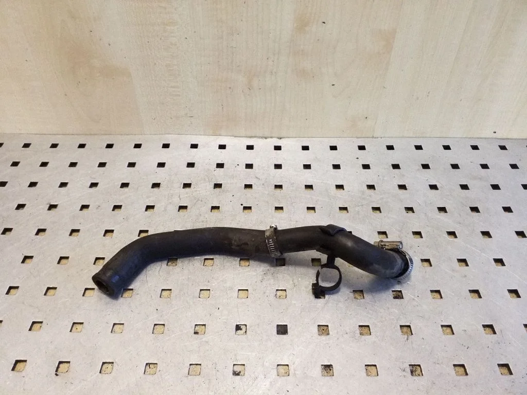 Engine coolant pipe/hose