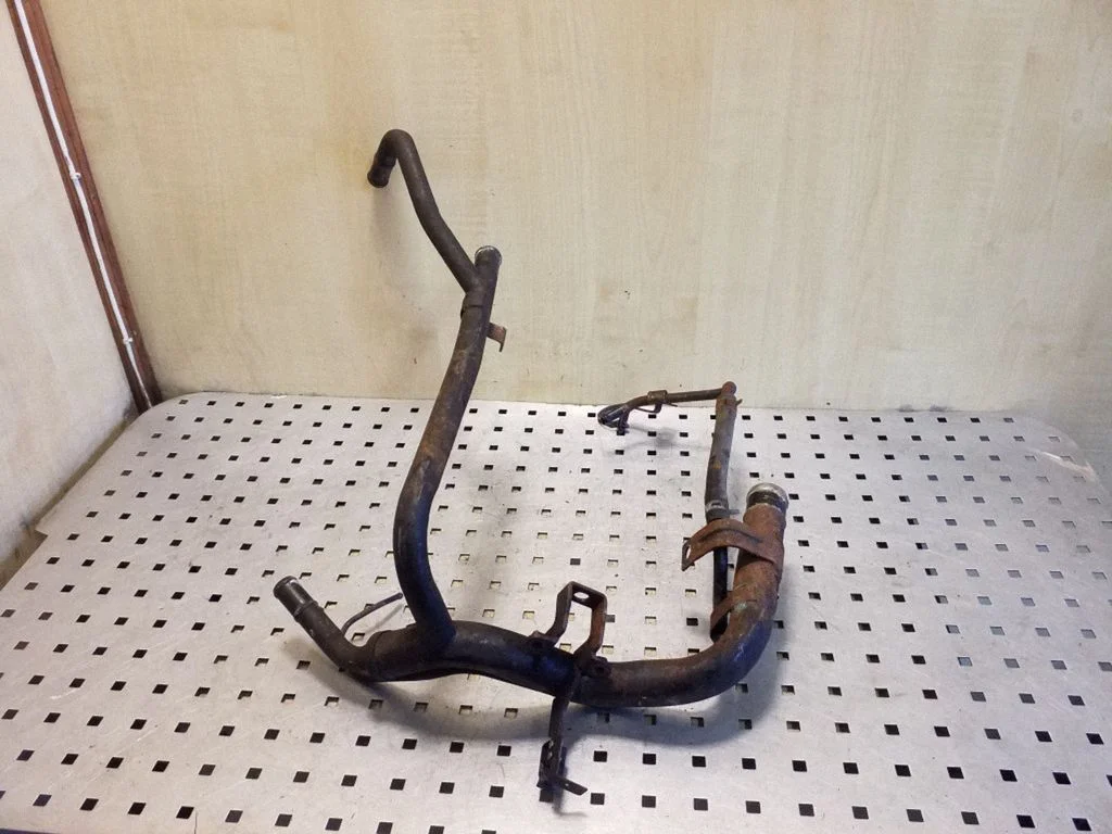 Engine coolant pipe/hose