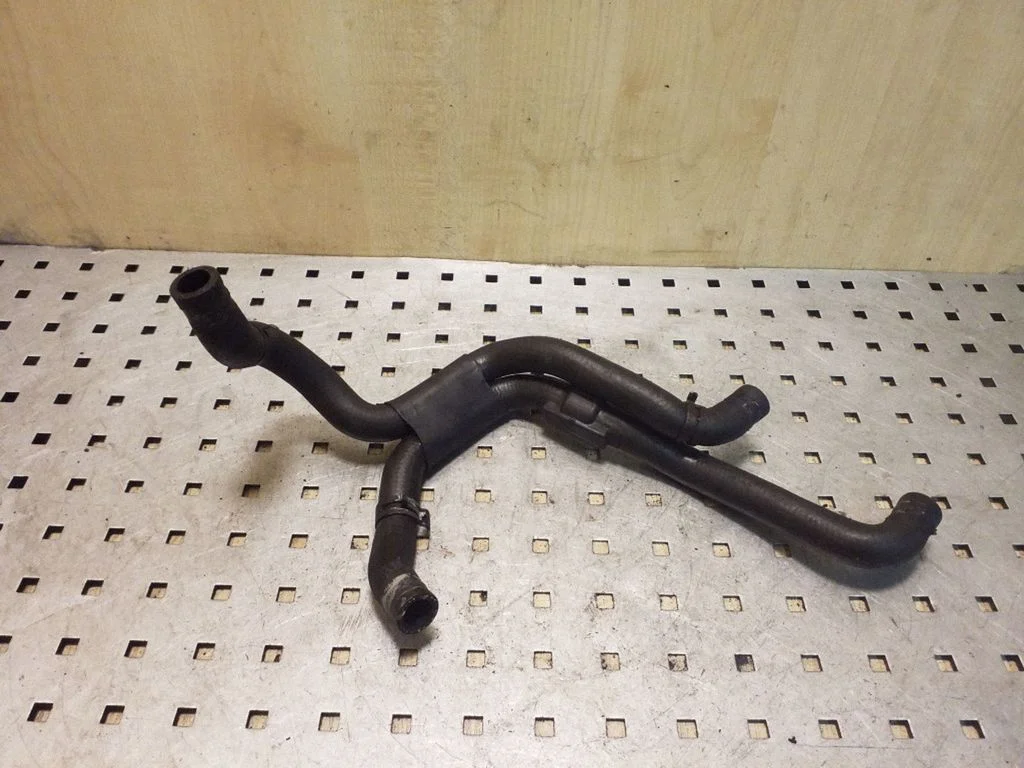 Engine coolant pipe/hose