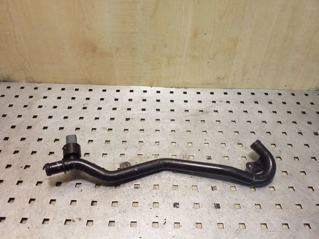 Engine coolant pipe/hose