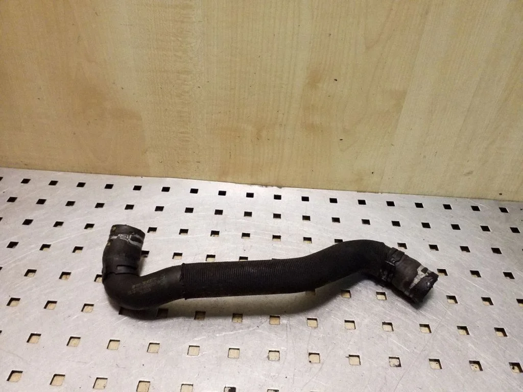 Engine coolant pipe/hose 03L122157F