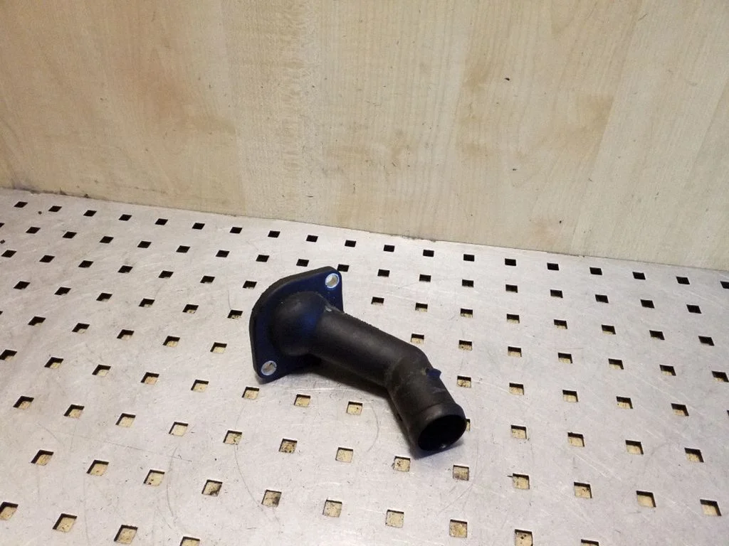 Engine coolant pipe/hose 06A121121C