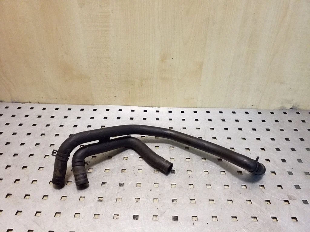 Engine coolant pipe/hose
