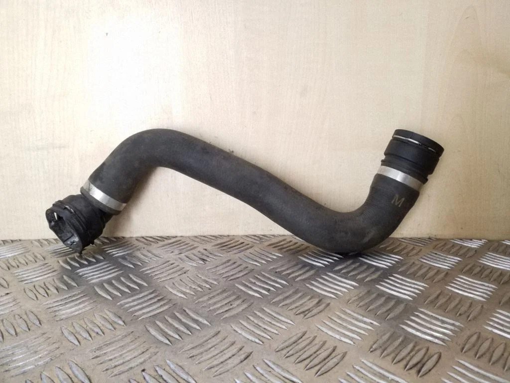 Engine coolant pipe/hose