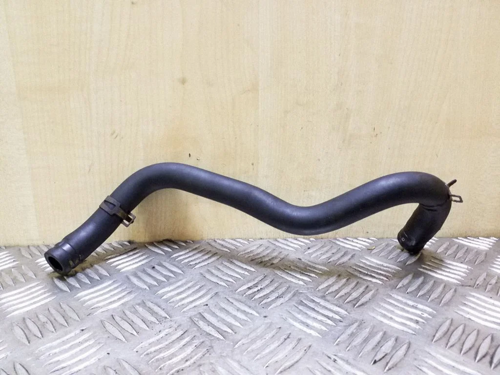 Engine coolant pipe/hose