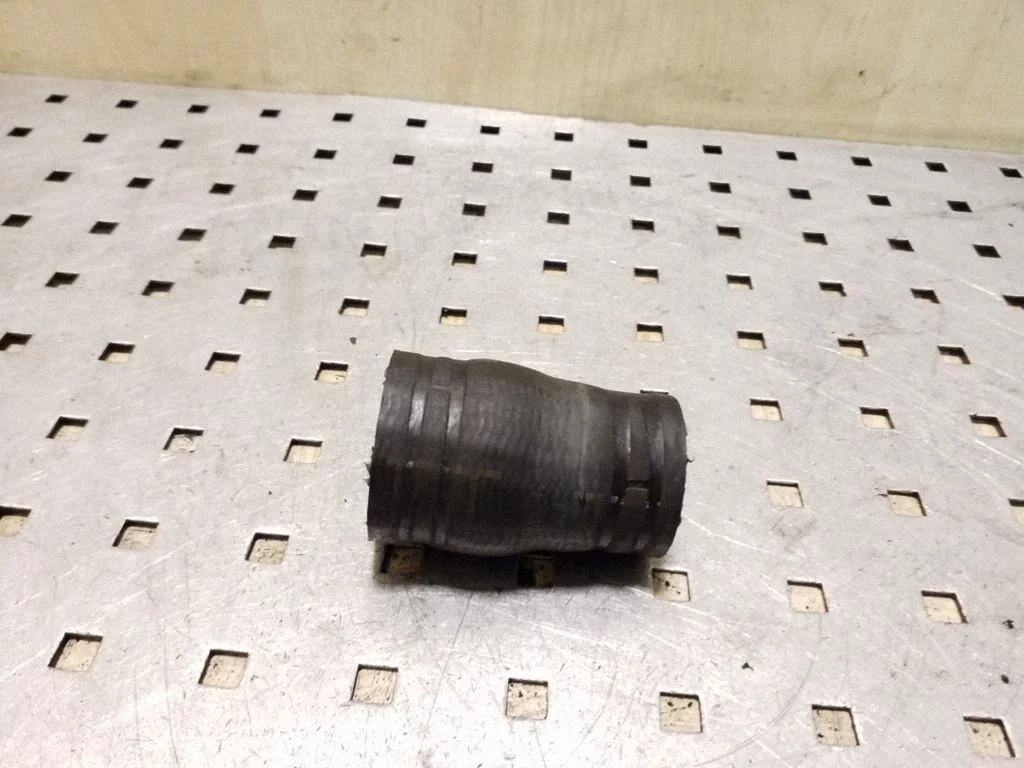 Engine coolant pipe/hose 03L121101