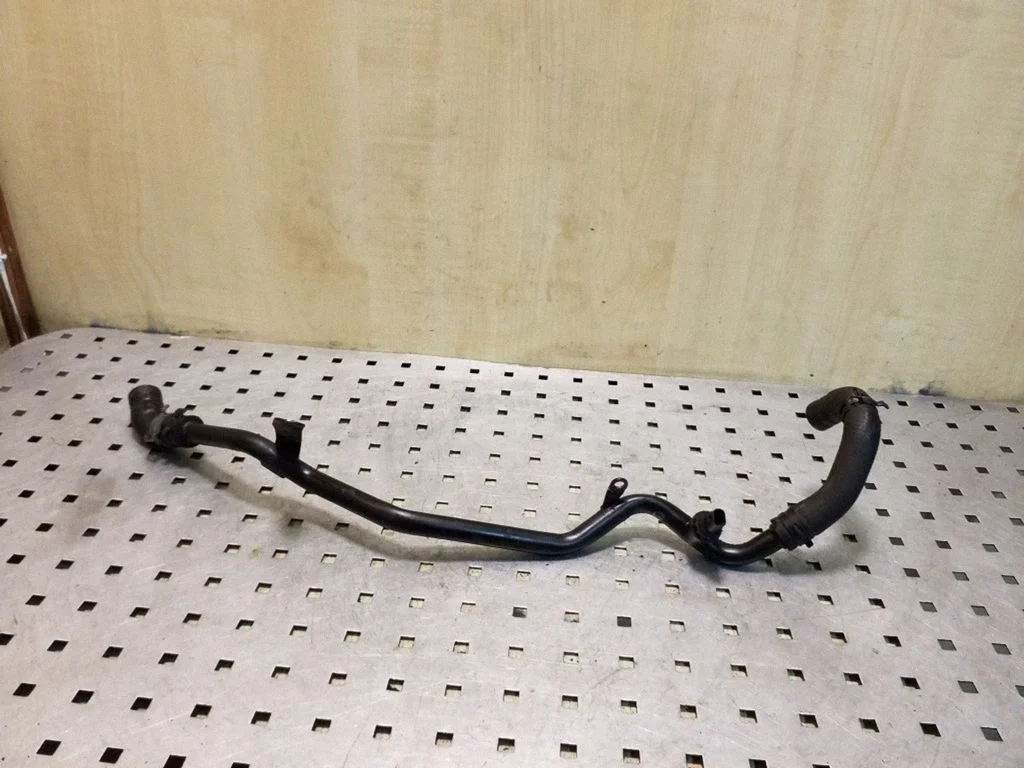 Engine coolant pipe/hose