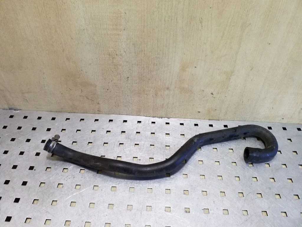 Engine coolant pipe/hose