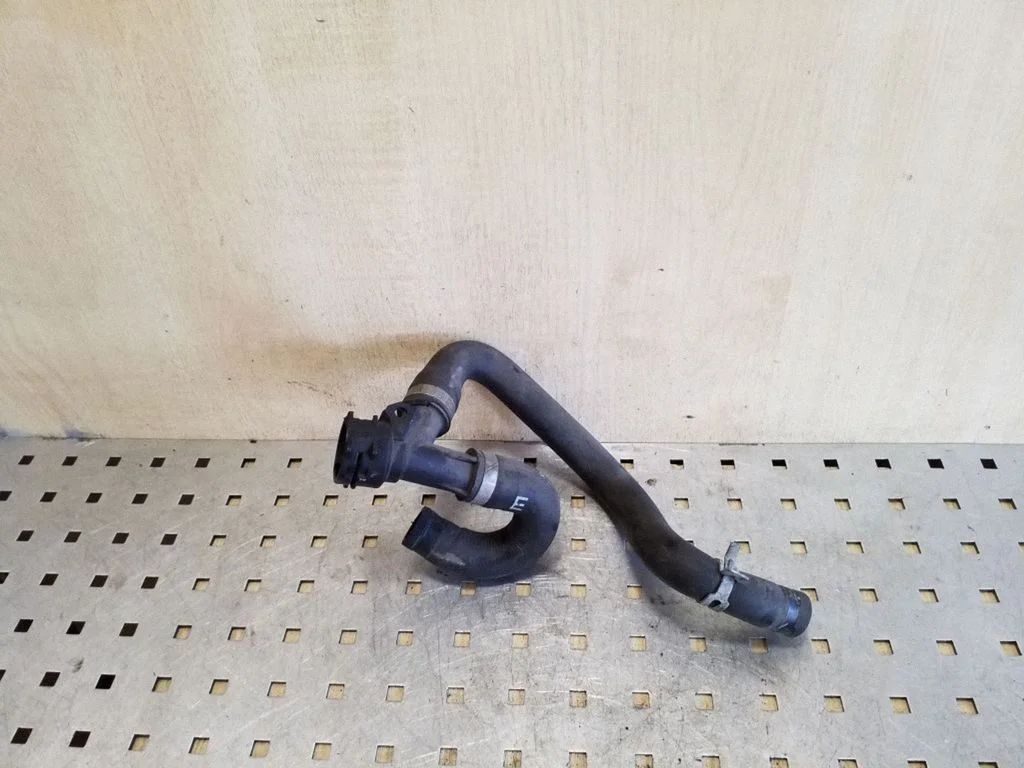 Engine coolant pipe/hose