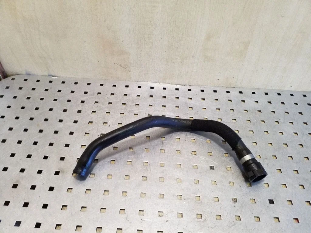 Engine coolant pipe/hose