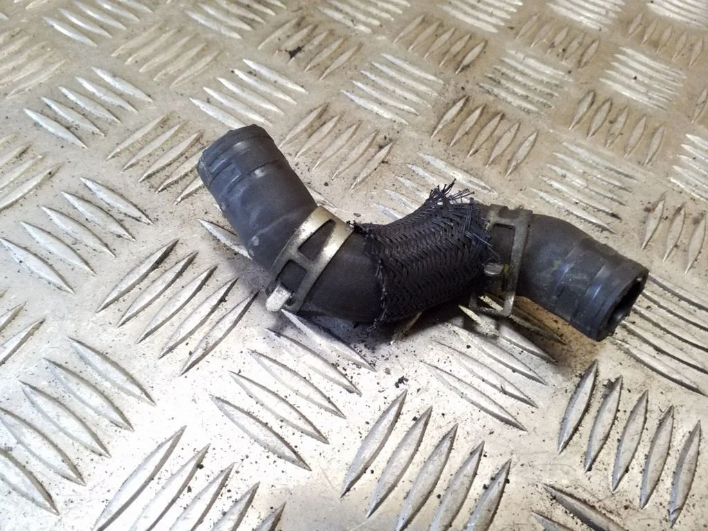 Engine coolant pipe/hose