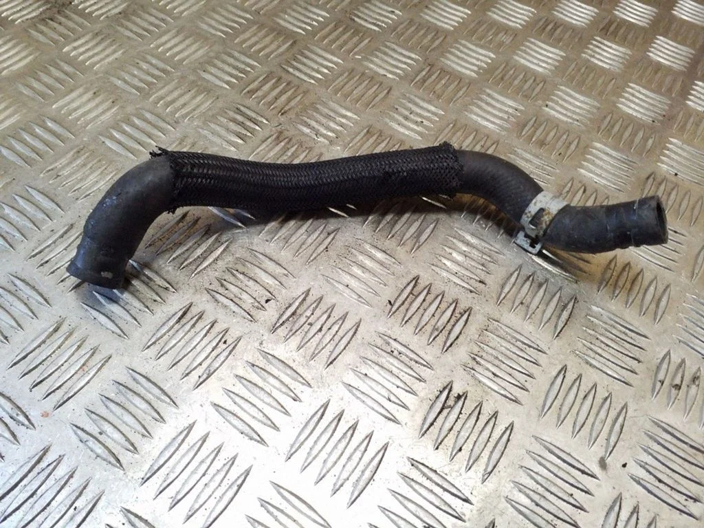 Engine coolant pipe/hose