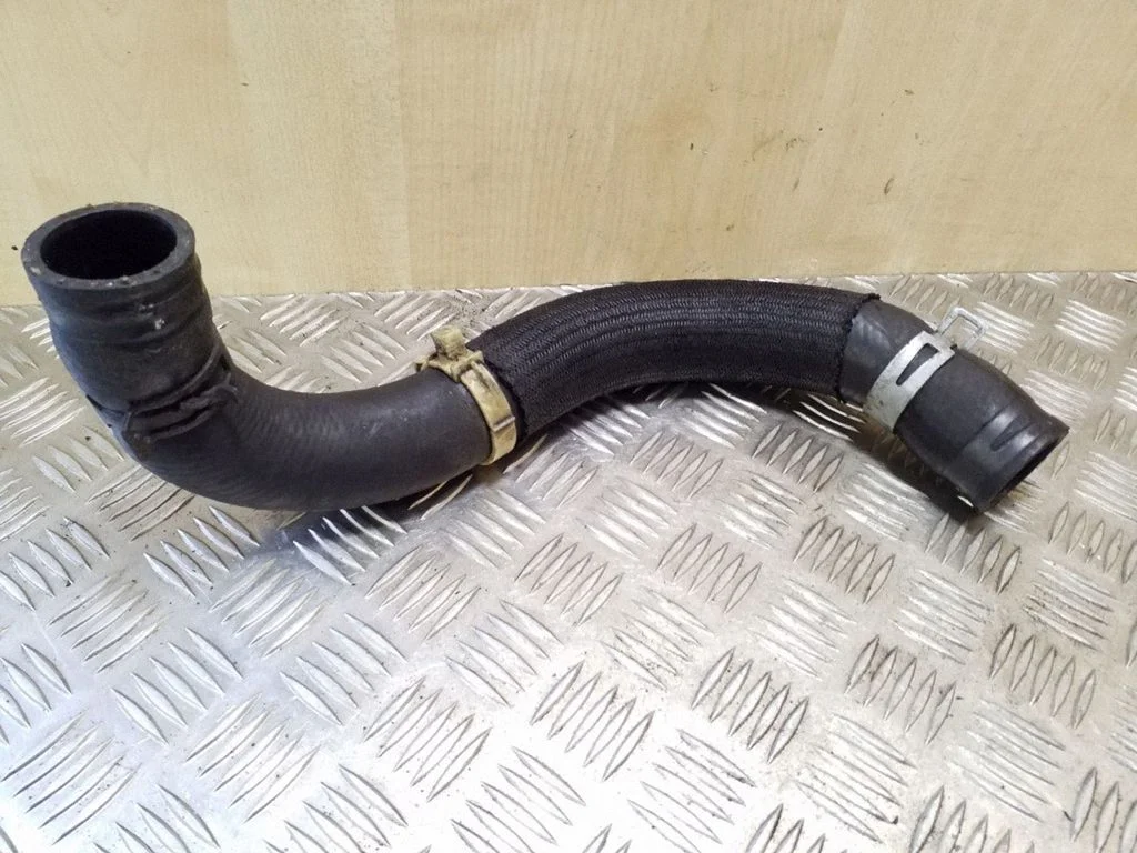 Engine coolant pipe/hose