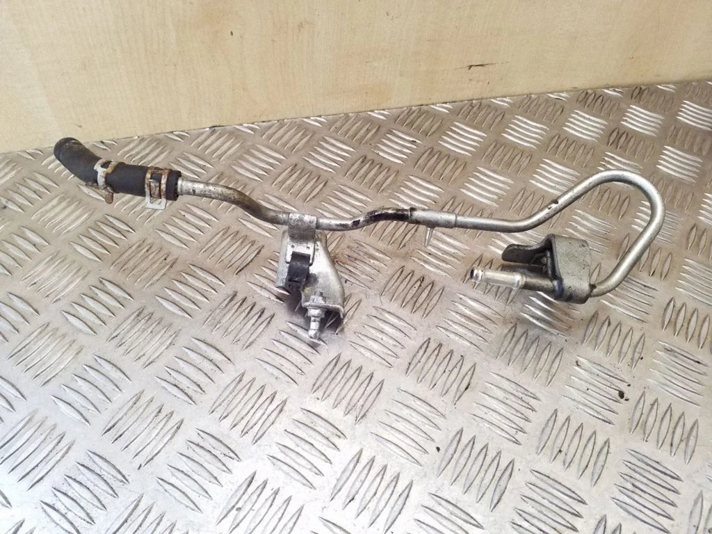 Engine coolant pipe/hose