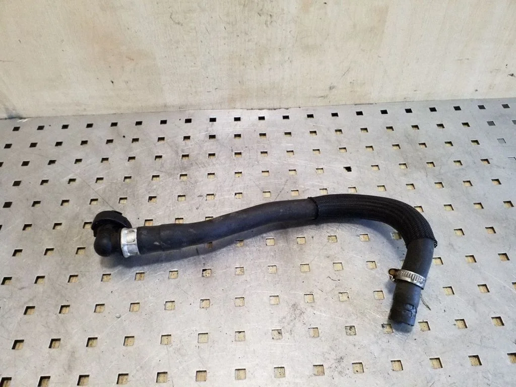 Engine coolant pipe/hose