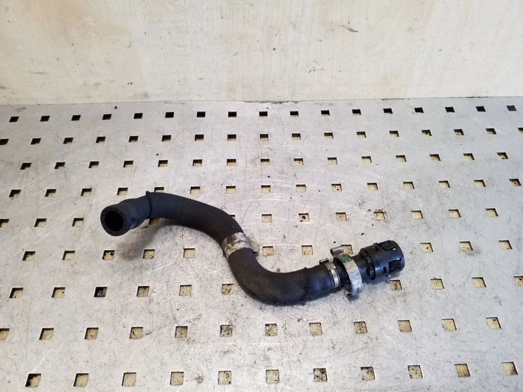 Engine coolant pipe/hose