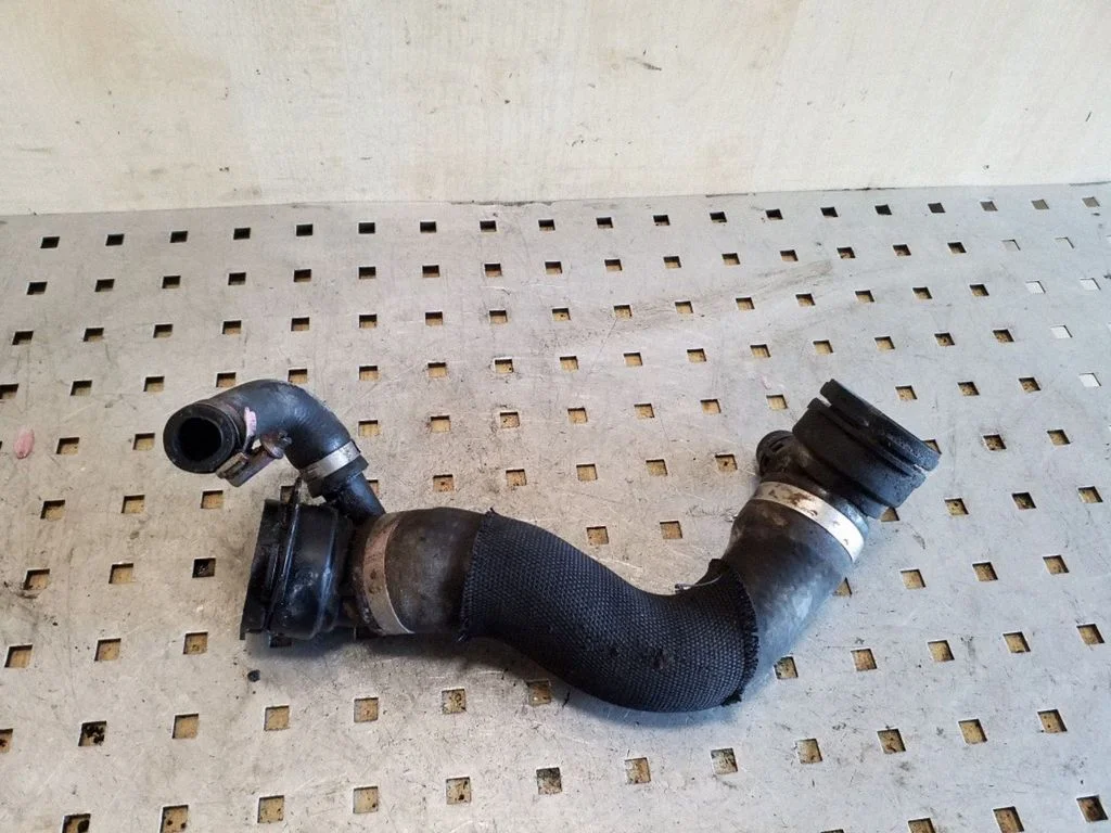 Engine coolant pipe/hose