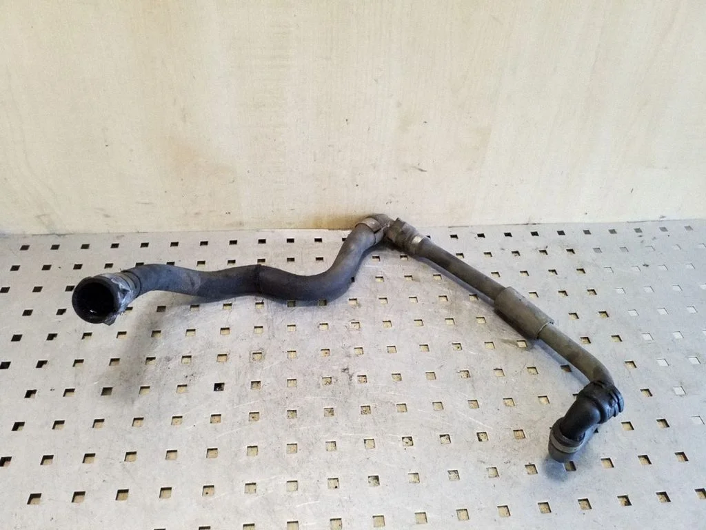 Engine coolant pipe/hose