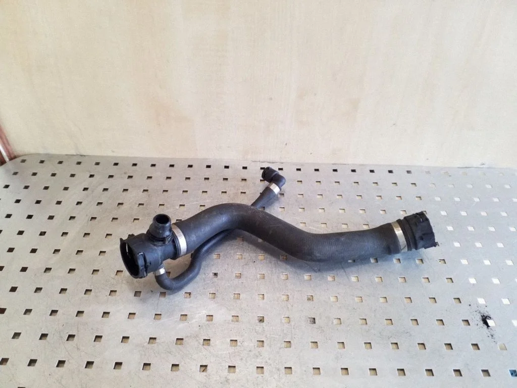 Engine coolant pipe/hose