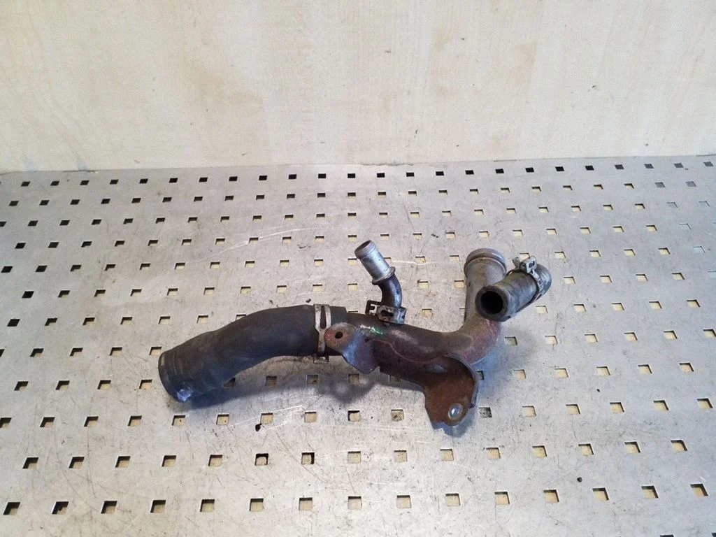 Engine coolant pipe/hose