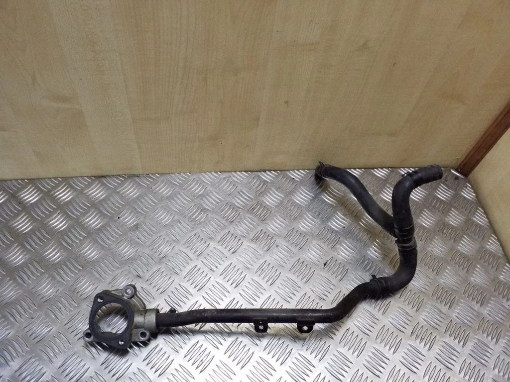Engine coolant pipe/hose