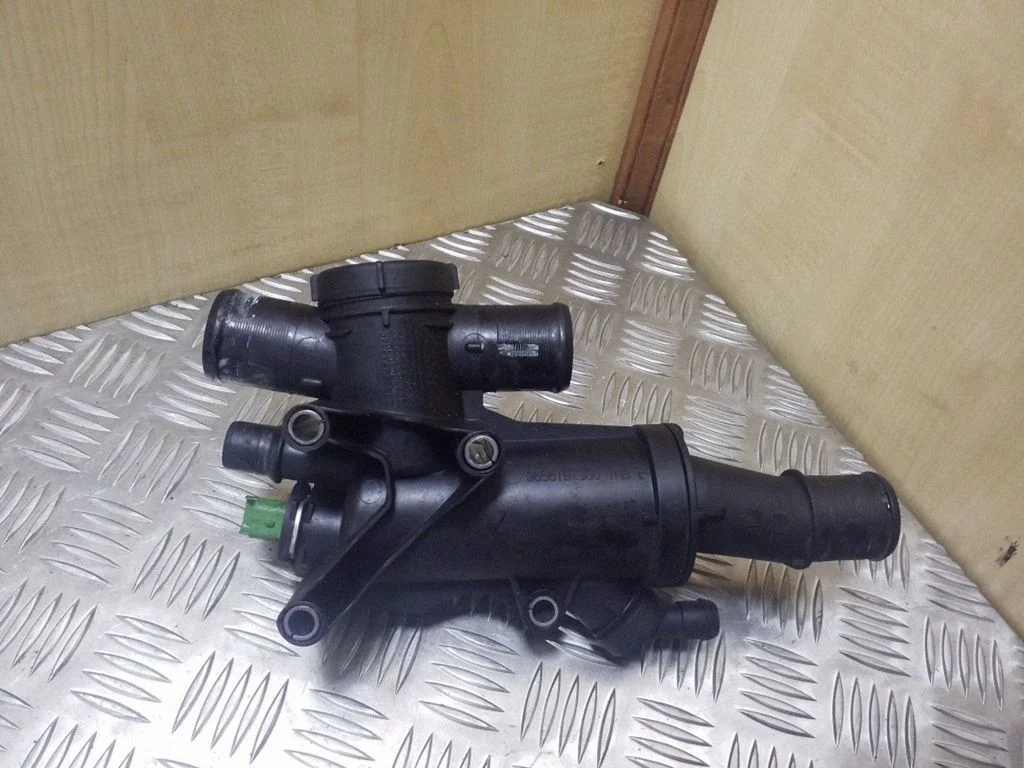 Variklio aušinimo vamzdelis (-ai)/ žarna (-os)