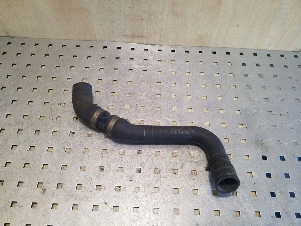 Engine coolant pipe/hose 8Z0121101AA