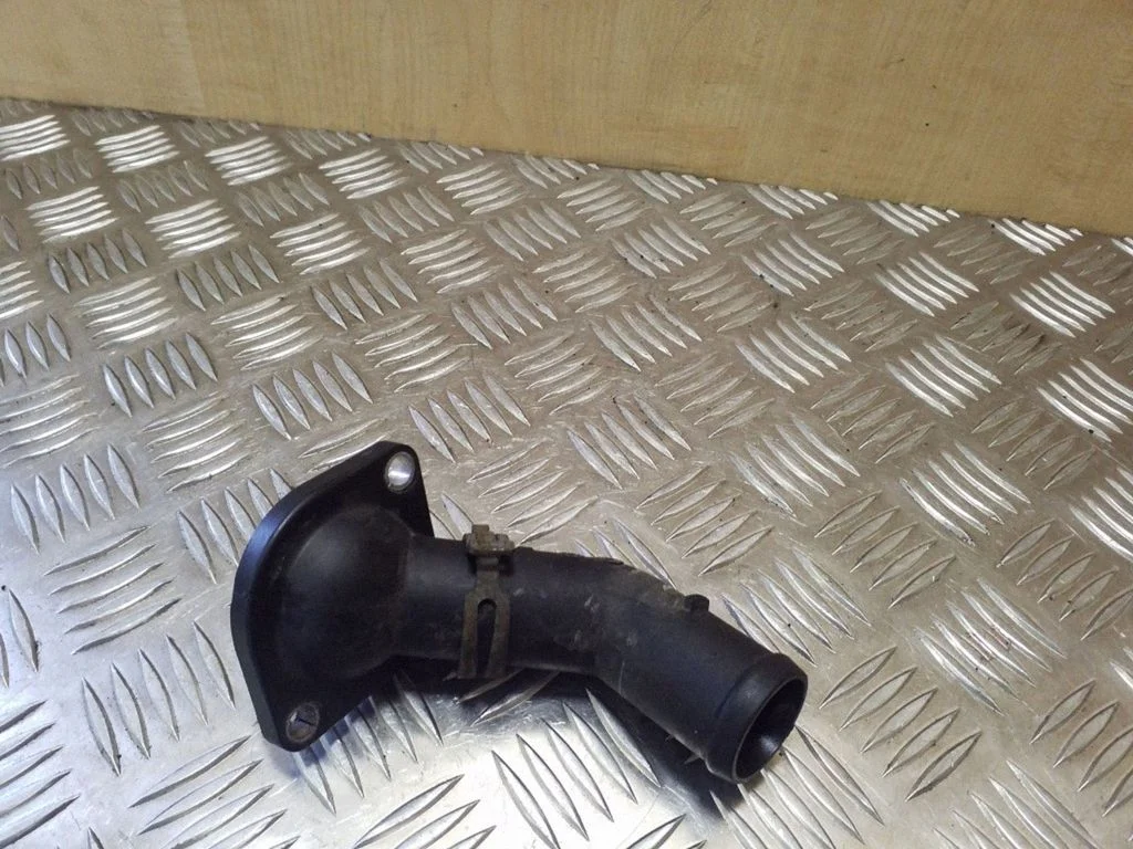 Engine coolant pipe/hose 06A121121C