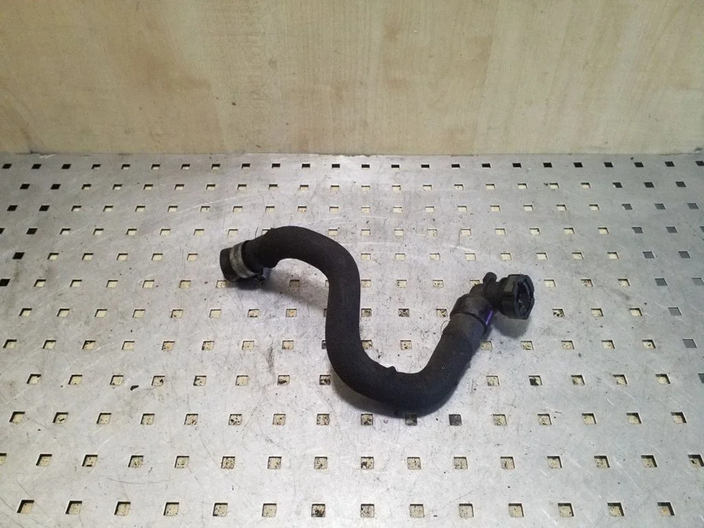 Engine coolant pipe/hose