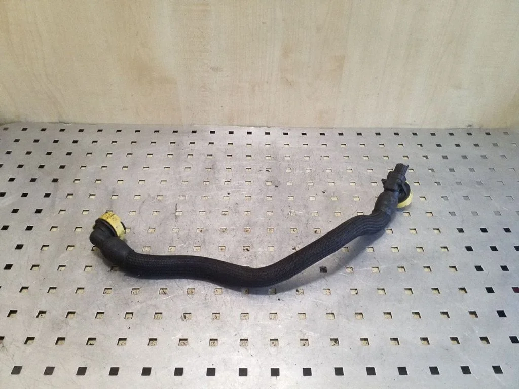 Engine coolant pipe/hose