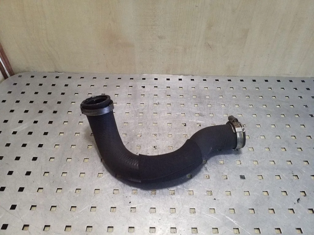 Engine coolant pipe/hose