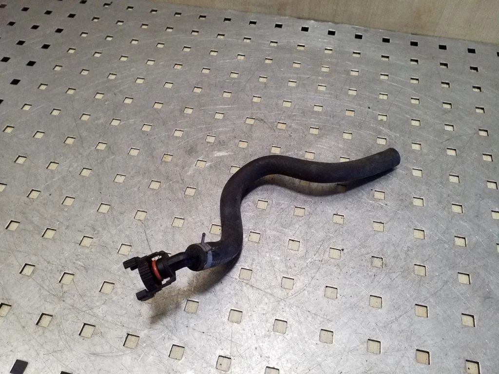 Engine coolant pipe/hose