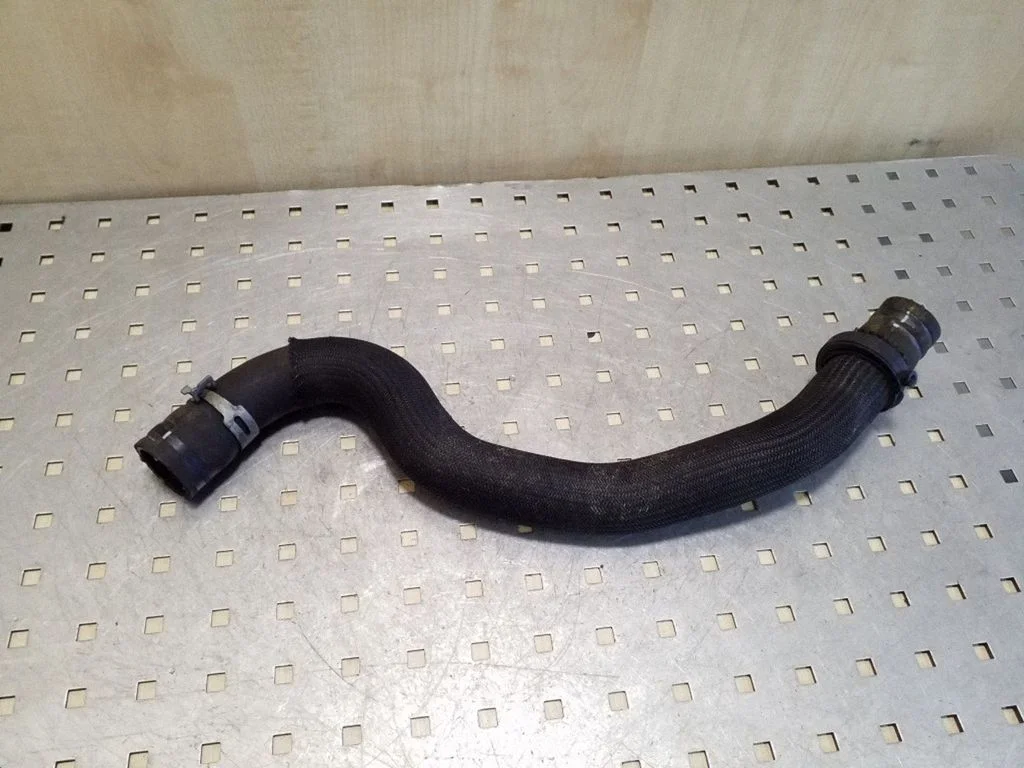 Engine coolant pipe/hose
