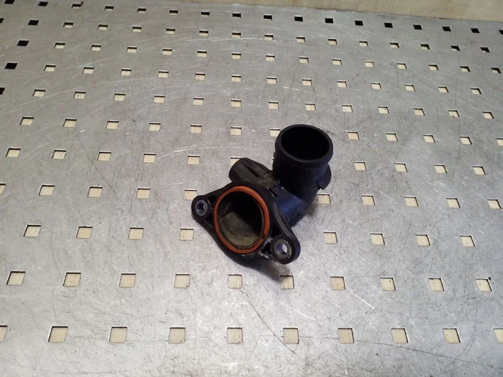 Engine coolant pipe/hose 147138070R